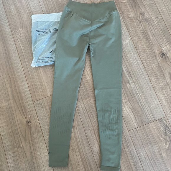 Like- new Gymshark SWEAT SEAMLESS LEGGINGS - Picture 9 of 10